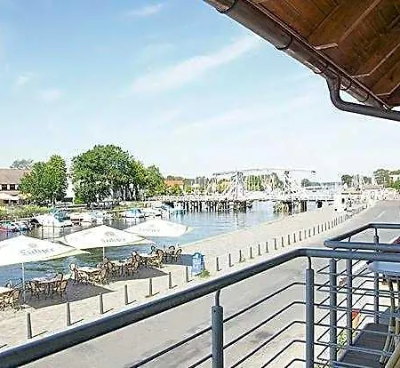 Zur Brücke 3*
