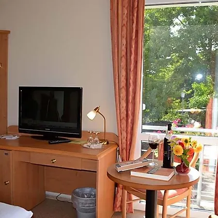 Zur Brücke Hotel 3*