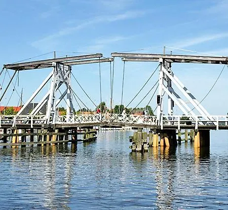 Zur Brücke Hotel 3*