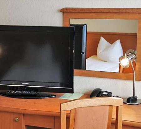 Zur Brücke Hotel 3*