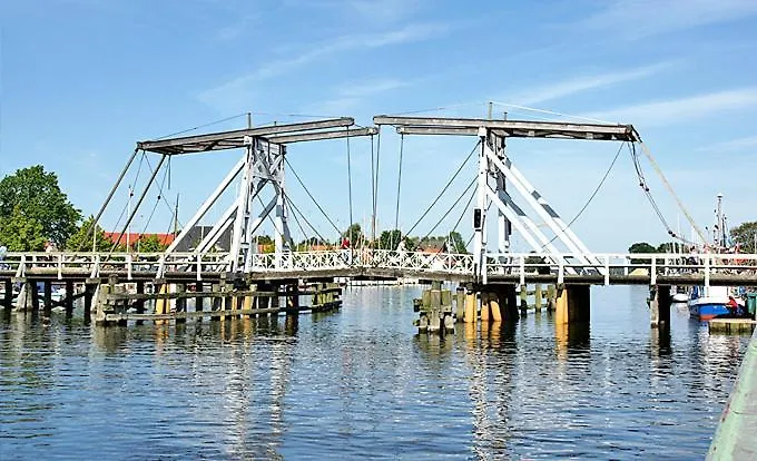 Zur Brücke Hotel 3*